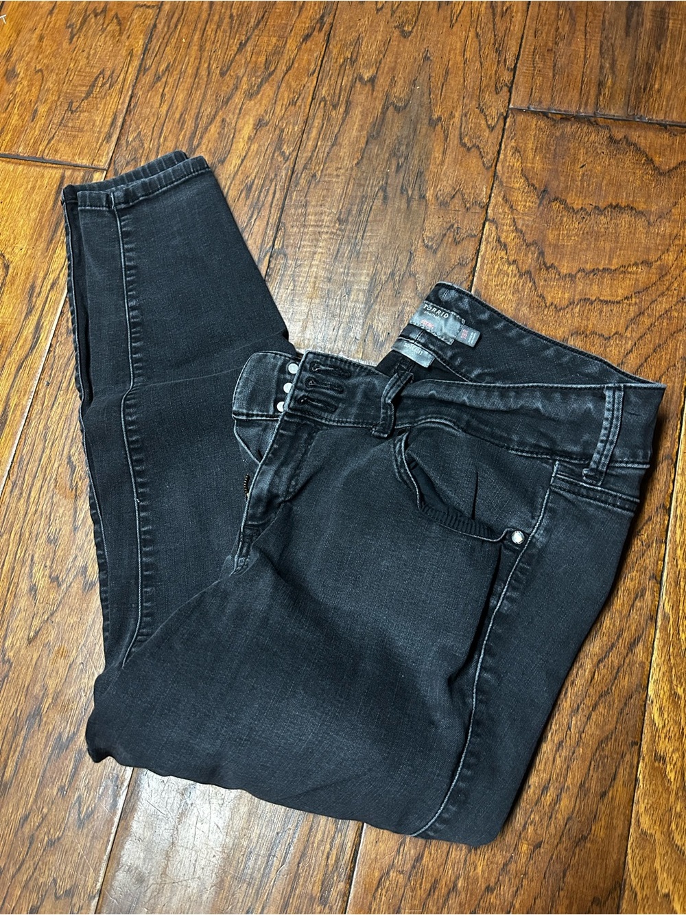 Torrid super soft signature 3 button jegging skinny high rise jeans
